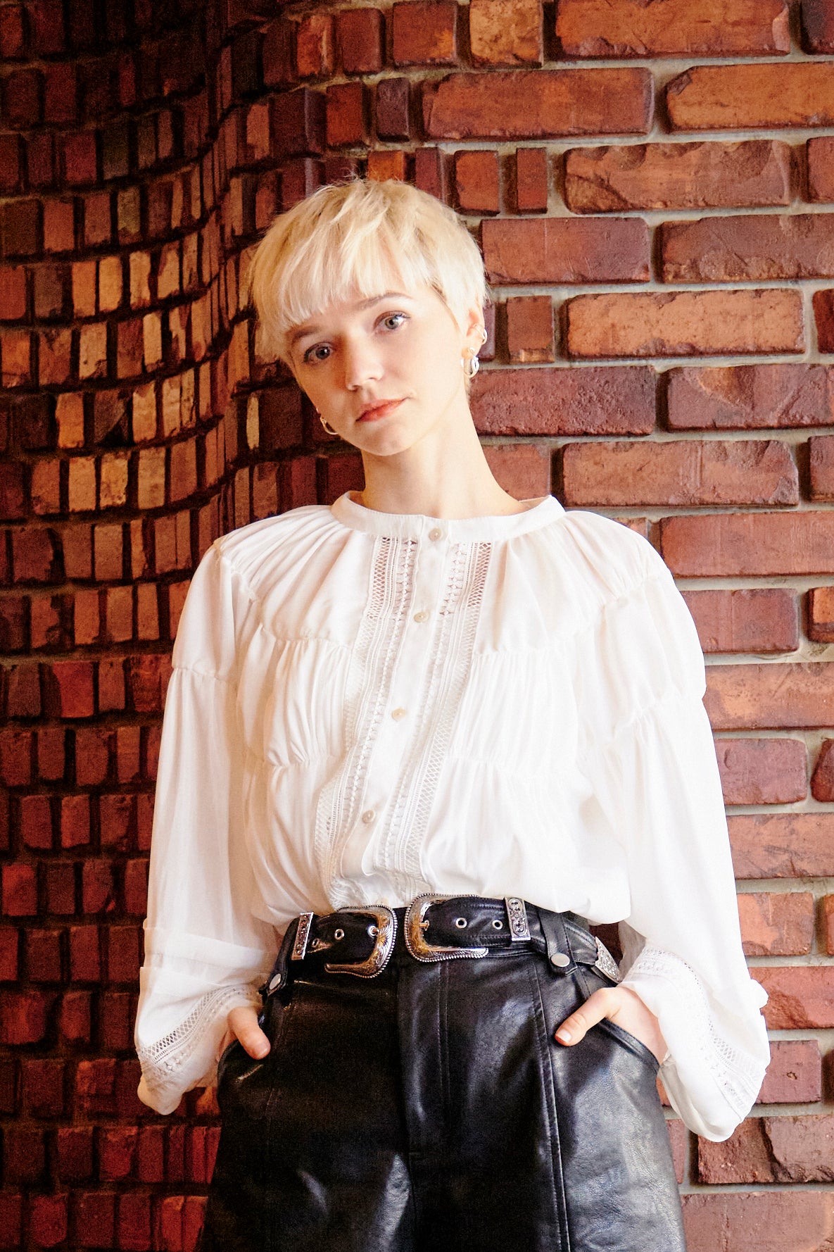 FRONT LACE SHIRRING BLOUSE/フロントレースレースシャーリングブラウス