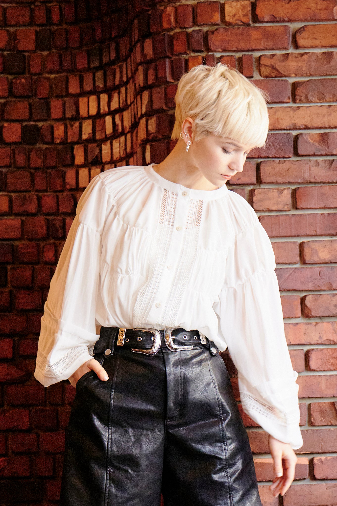 FRONT LACE SHIRRING BLOUSE/フロントレースレースシャーリングブラウス