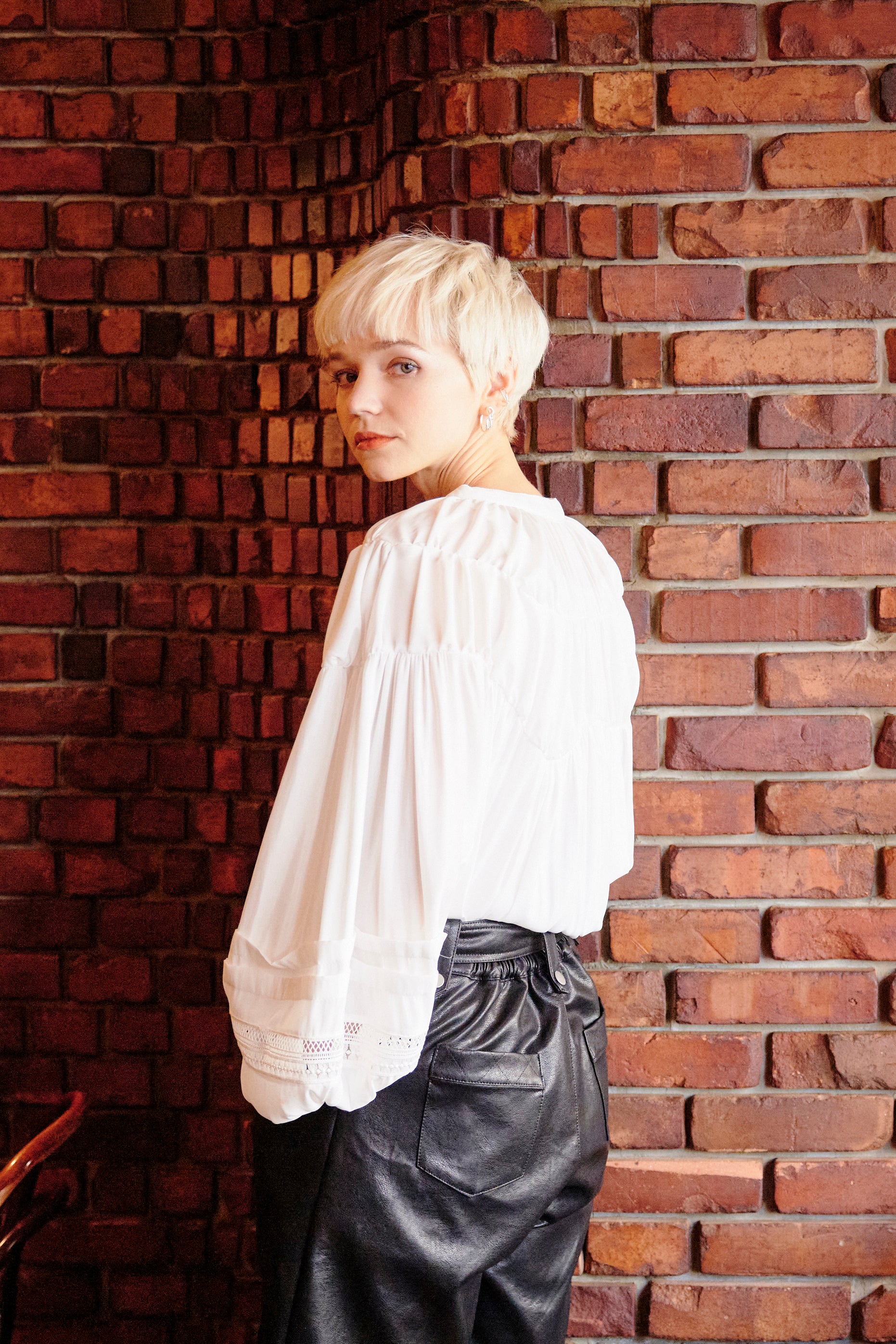 FRONT LACE SHIRRING BLOUSE/フロントレースレースシャーリングブラウス