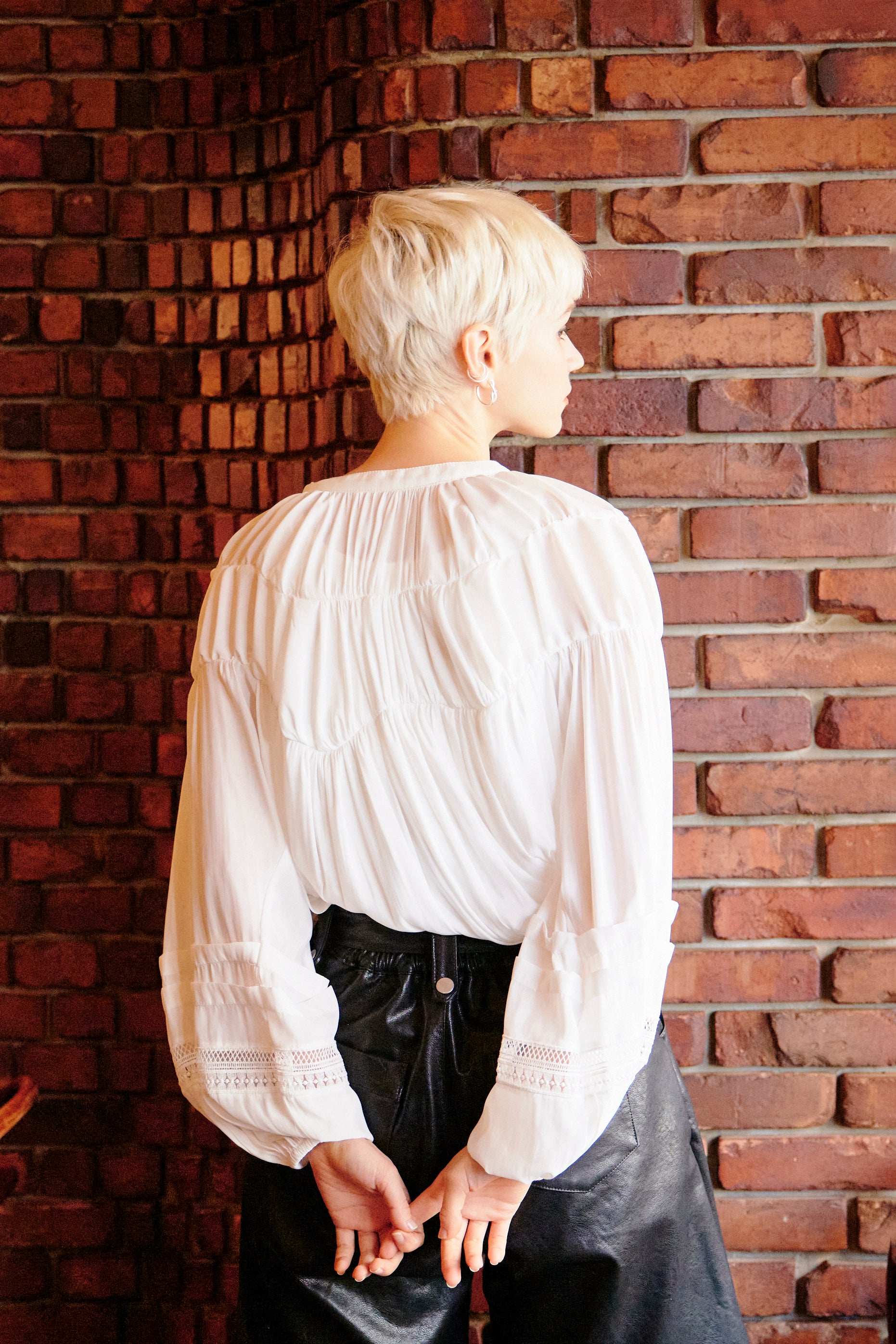 FRONT LACE SHIRRING BLOUSE/フロントレースレースシャーリングブラウス