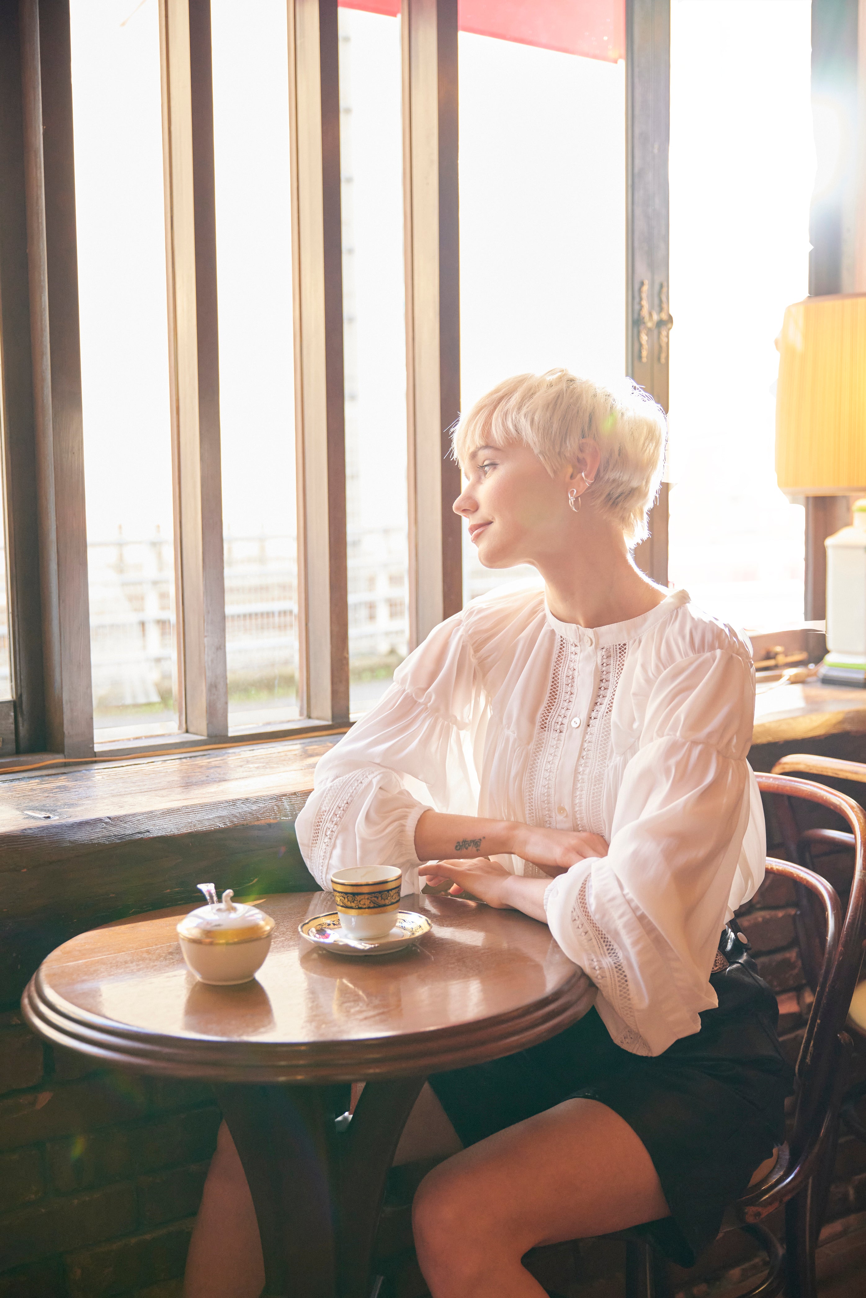 FRONT LACE SHIRRING BLOUSE/フロントレースレースシャーリングブラウス